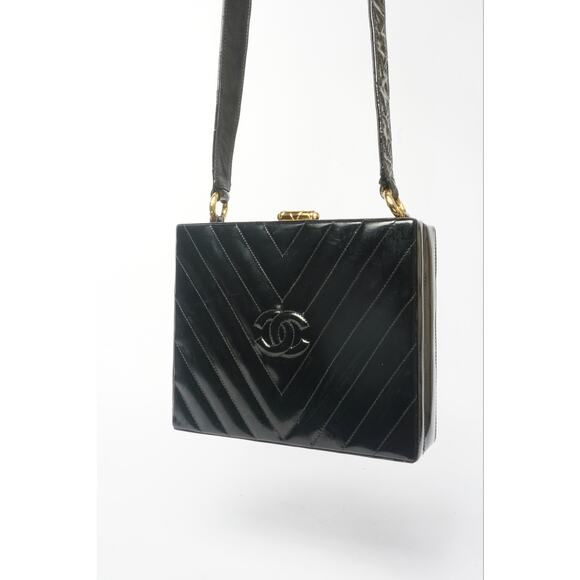 Chanel Vintage Chevron CC Patent Leather Box Bag - Picture 1 of 11